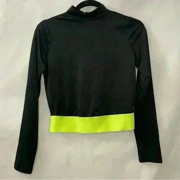 Mock Neck Crop Top - Picture 2 of 6